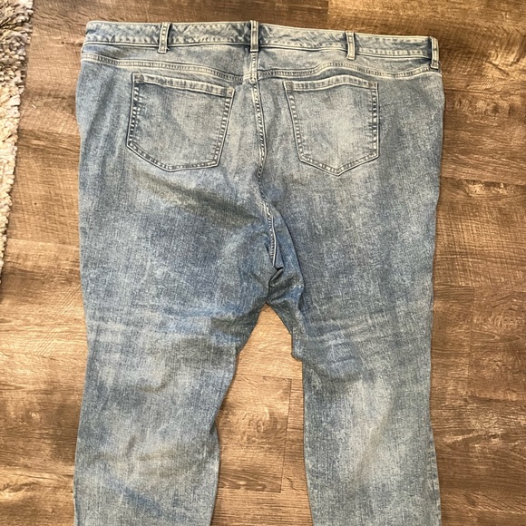 Torrid plus 26 light wash crop boyfriend jeans distressed - Picture 3 of 5